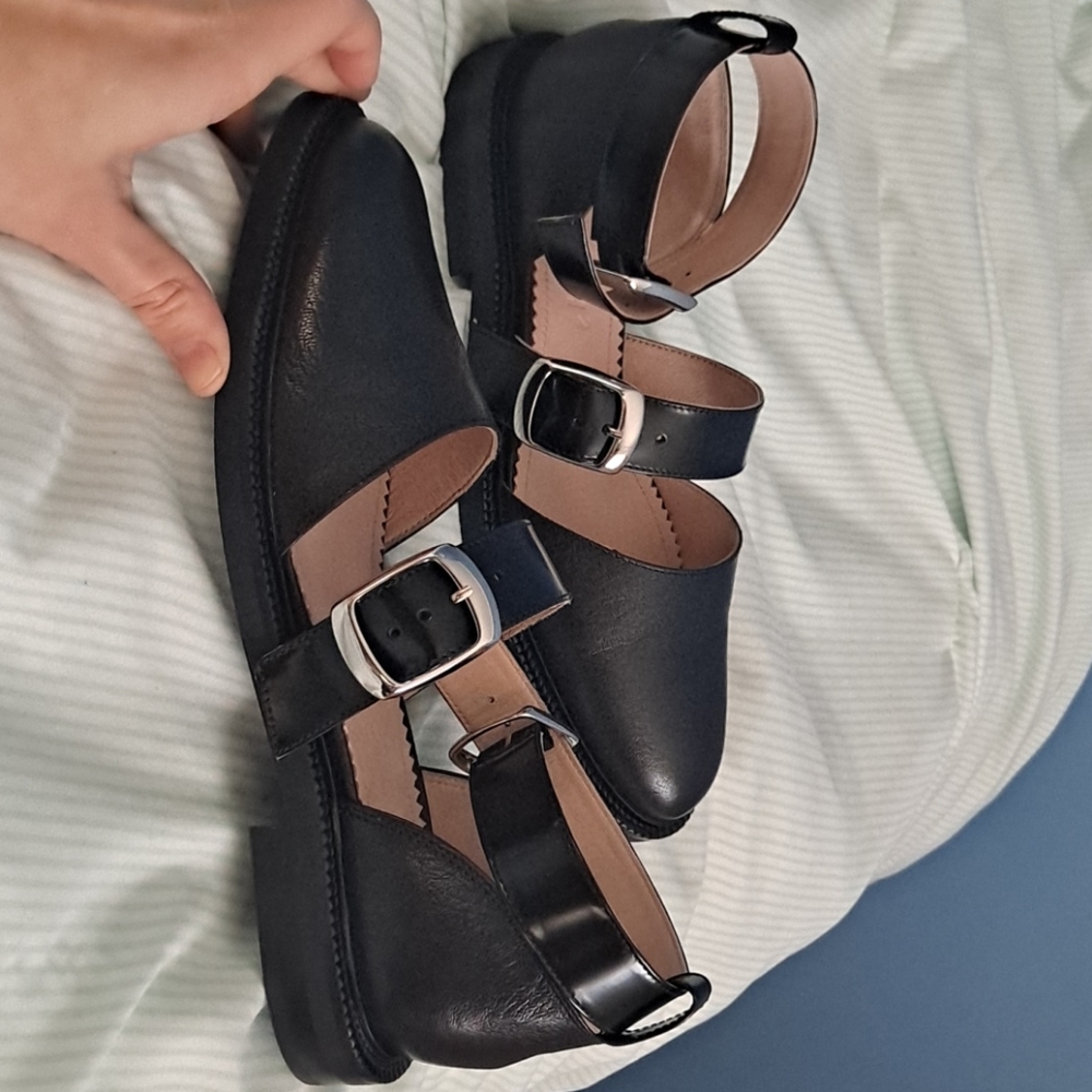 Inch 2 Black Caviar Leather Sandals